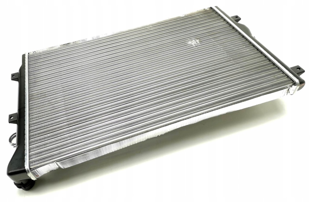 Купити Радіатор води рідина audi a3 8p 03- dcm3443