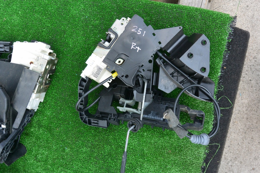 фото №10, Замок двері правий лівий перед задня mercedes w251 eu