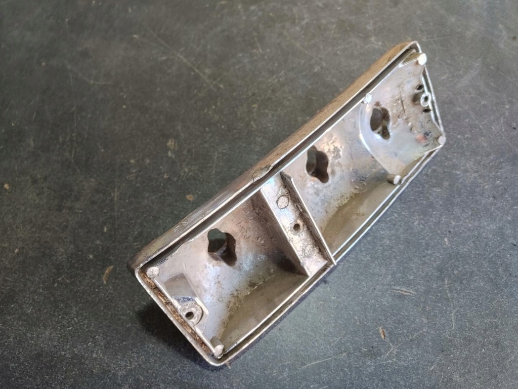 фото №12, Fiat 125 kombi лампа задняя задняя оригинал основание хром