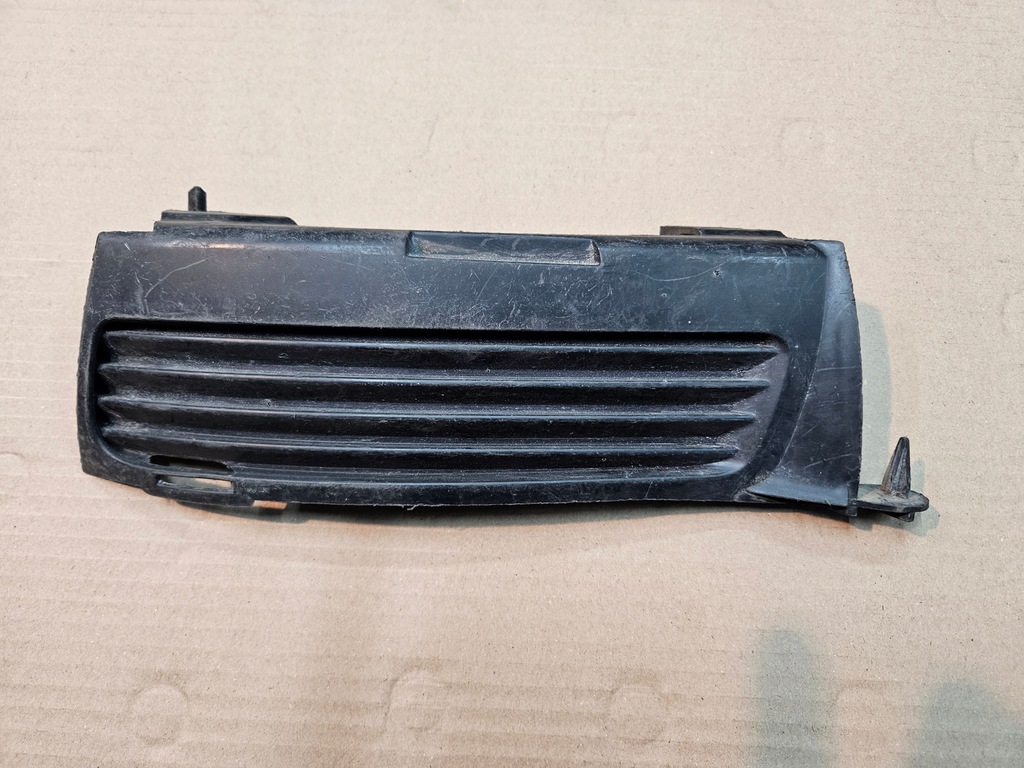 фото №1, Toyota avensis verso решётка бампера левая