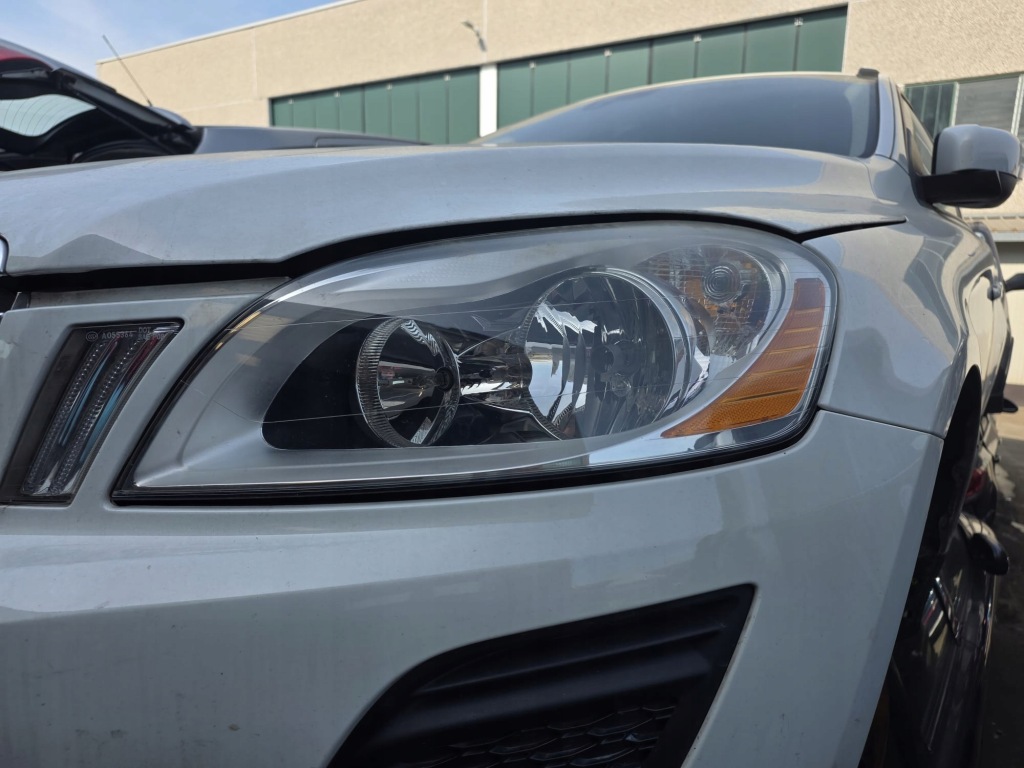 Volvo xc60 i 614-46 дизель бампер капот крила лампа радіатор pas Ціна