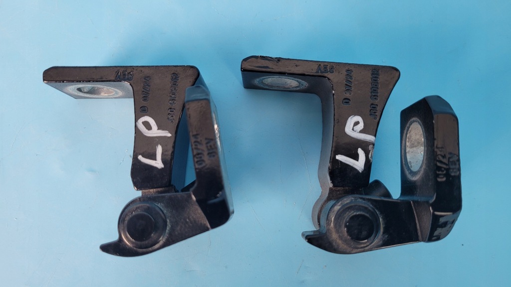 Chery omoda 5 24r петлі дверей лівий передні  комплект j60-6106010 j60-6106013 Недорого