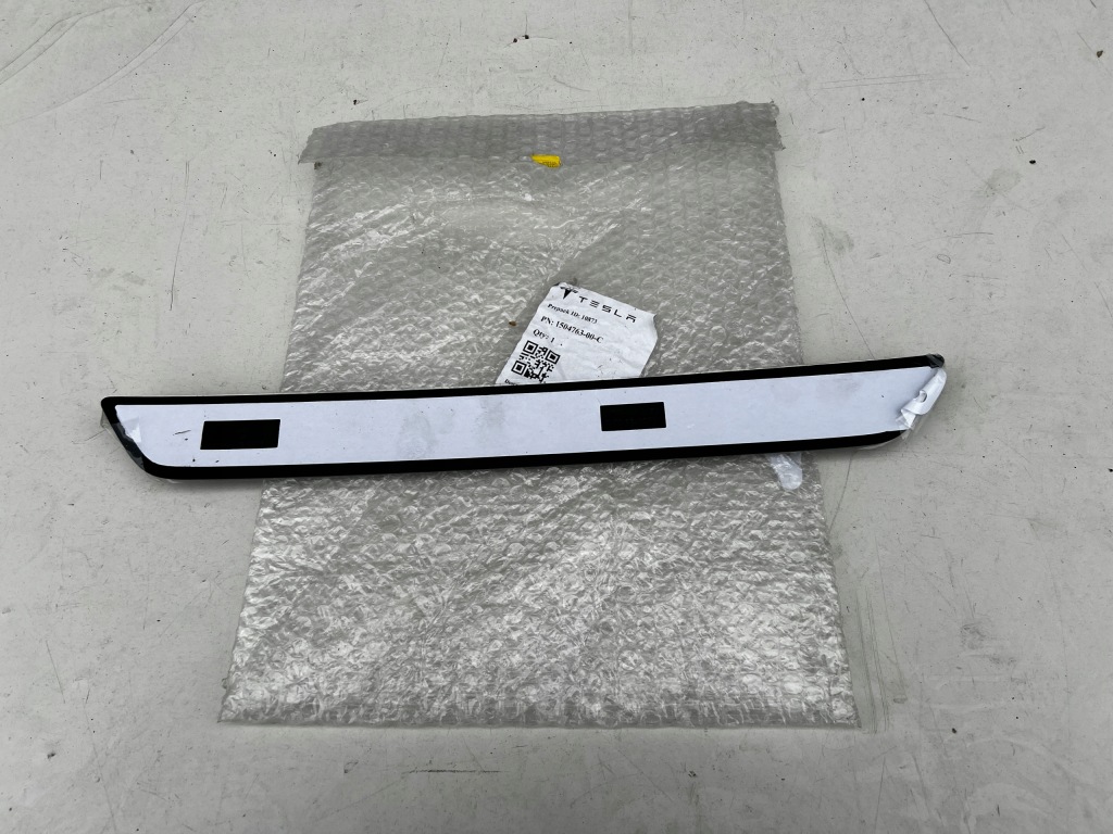 Молдинг поріг ліве перед tesla 3 1504763-00-c Доставка