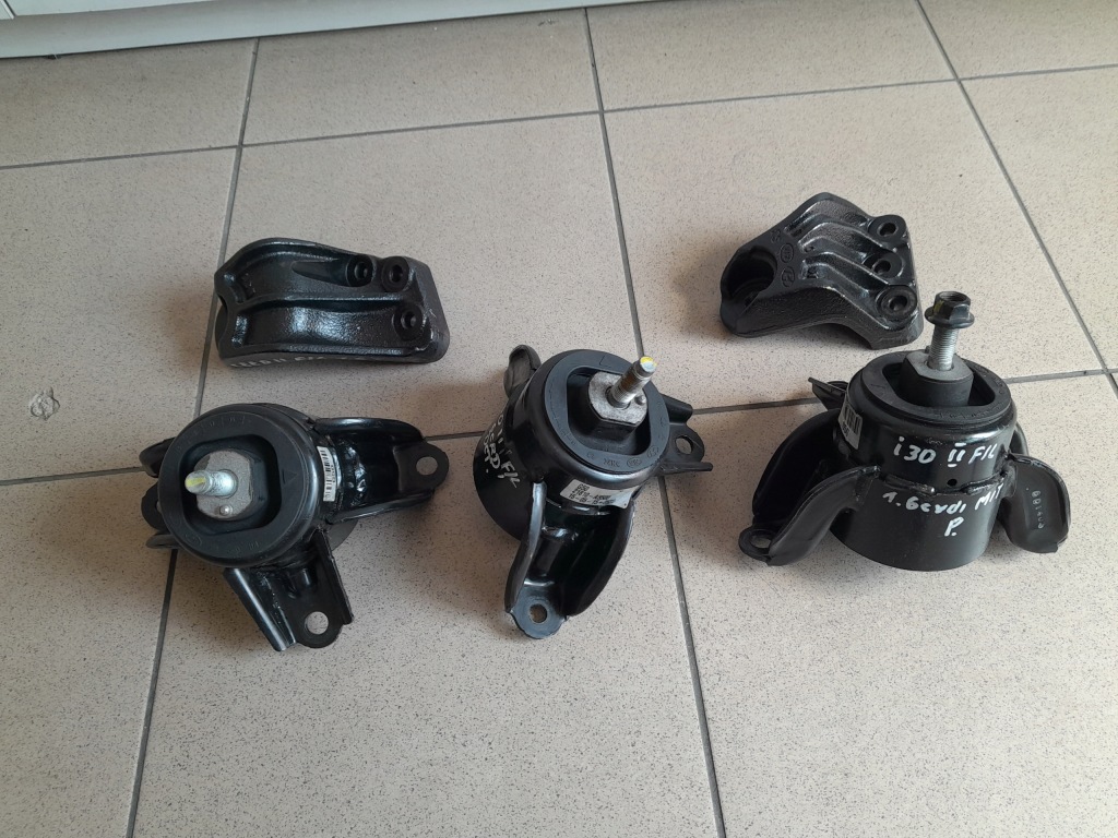 фото №1, Kia ceed hyundai i30 ii 2012- подушка двигуна кронштейн права