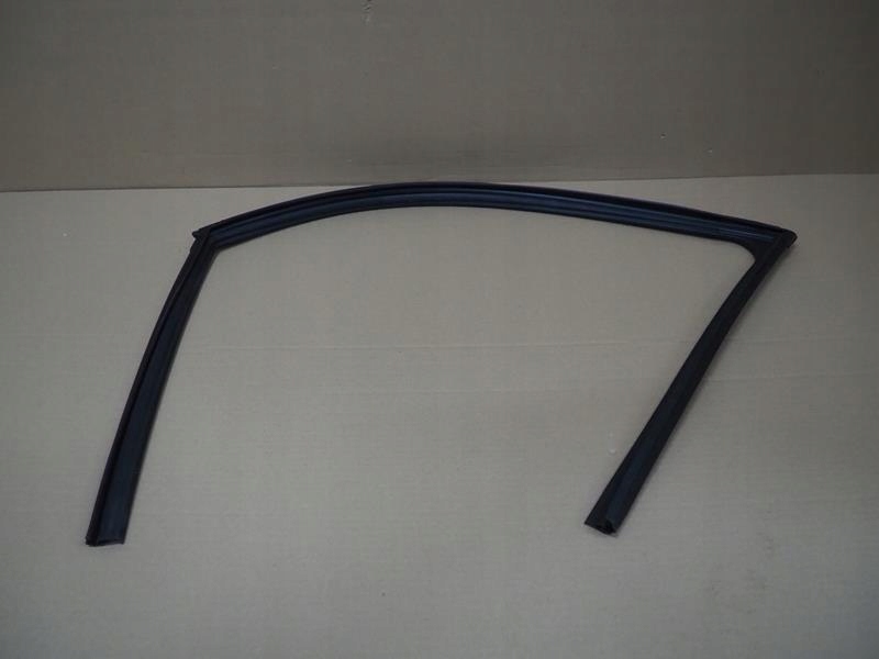 фото №1, Прокладка рамка стекло дверь левых передних mazda 3 iii bm