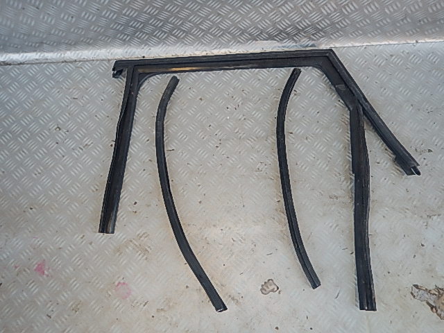 фото №1, Audi q5 lift прокладка дверь левый задняя