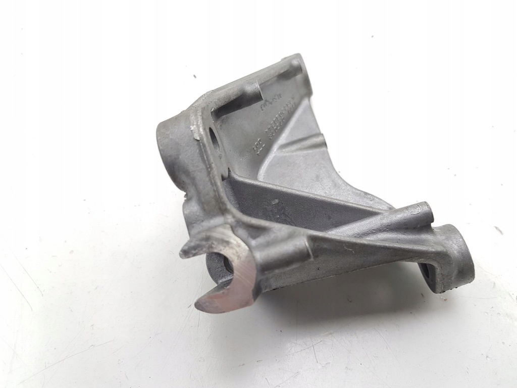 Кронштейн генератора renault dacia 117107507r 0km в Україні