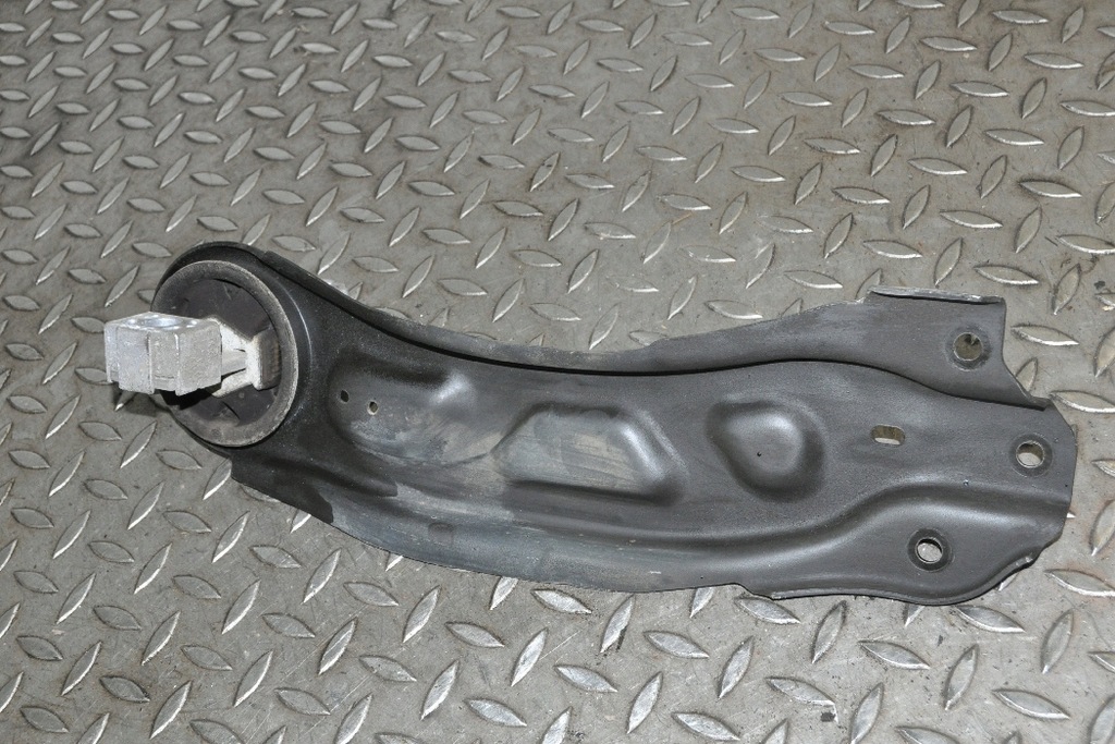 фото №2, Mercedes x156 gla220 cdi 2017 rhd задній правий важіль