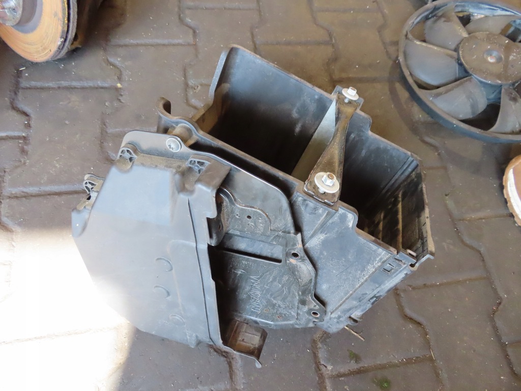 фото №1, Ford fiesta mk7 основание аккумулятор