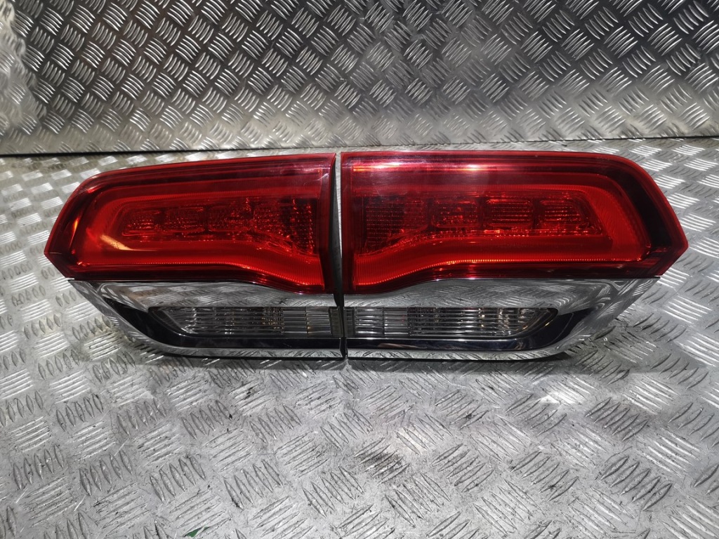 Купити Grand cherokee wk2 рестайлінг  лампа задня права w кришка