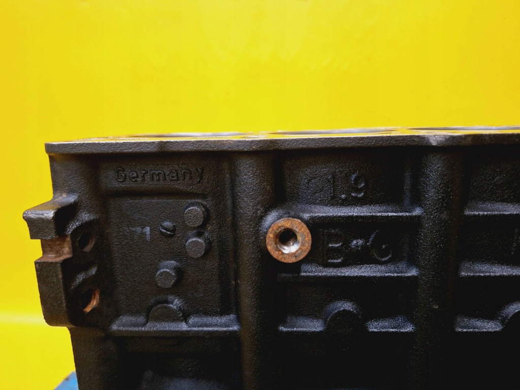 Блок низ  двигателя vw passat b5 a6 c5 1.9 tdi avf nr107 Доставка