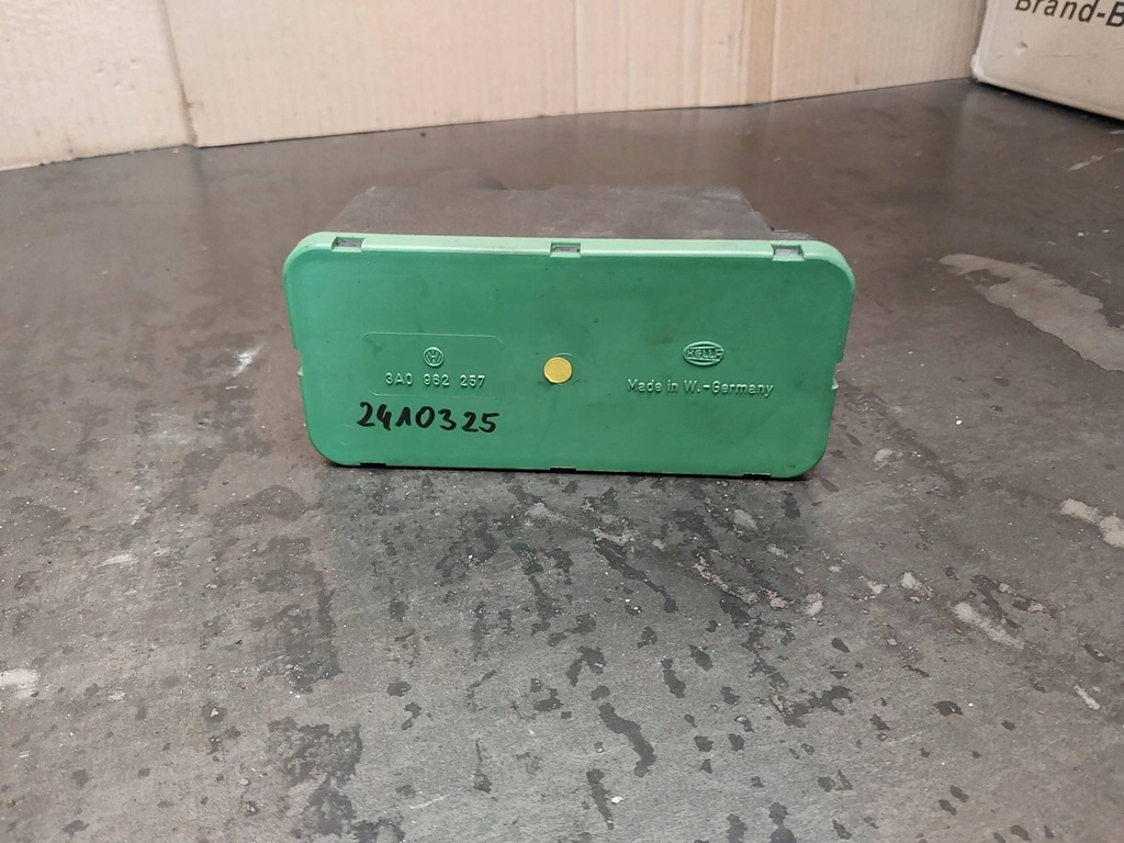 фото №5, Помпа центрального замка hella volkswagen passat b4 3a0962257