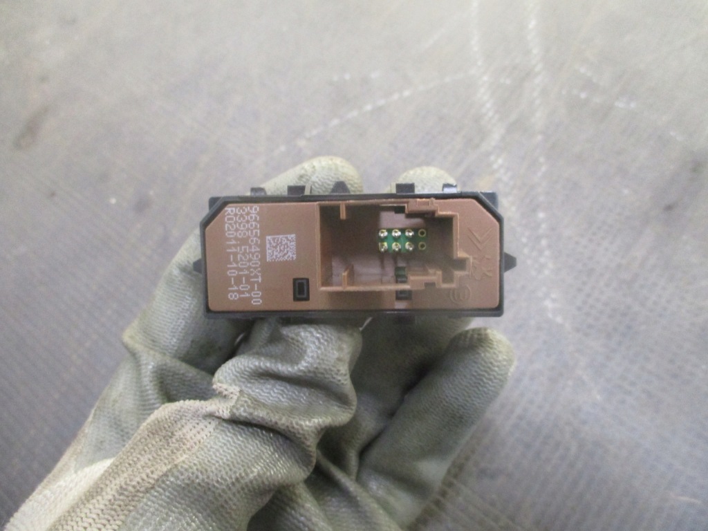 фото №4, Кнопка esp 96656490 peugeot 3008 i 09-13 r.