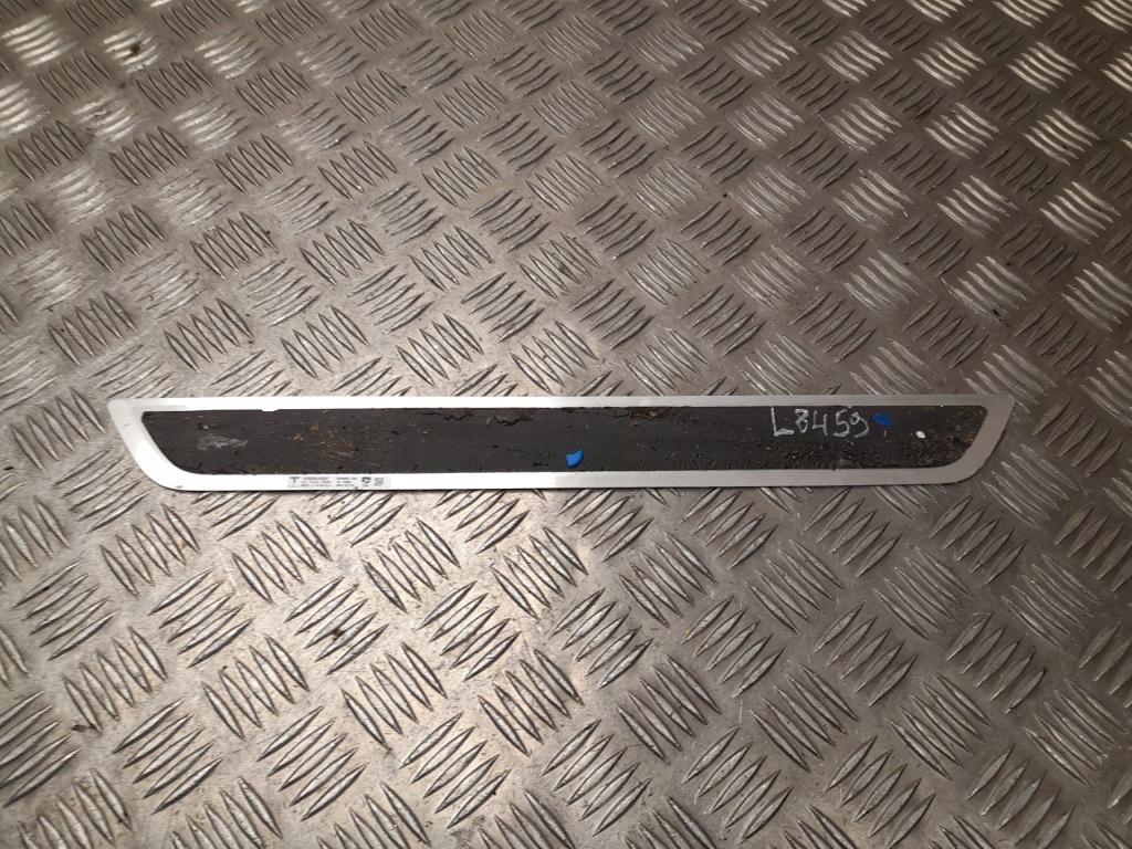 Внутрішній поріг дверний tesla model 3 2018 з лівий з передній 109084400c в Україні