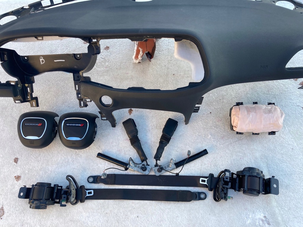 фото №7, Dodge challenger панель приладів консоль панель приладів подушки безпеки подушка безпеки ремені pas натягувачі
