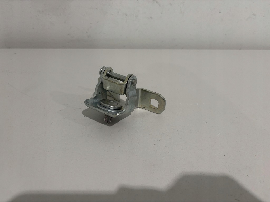 фото №1, Opel crossland x петля крышки задняя багажника yq00165680 13463343