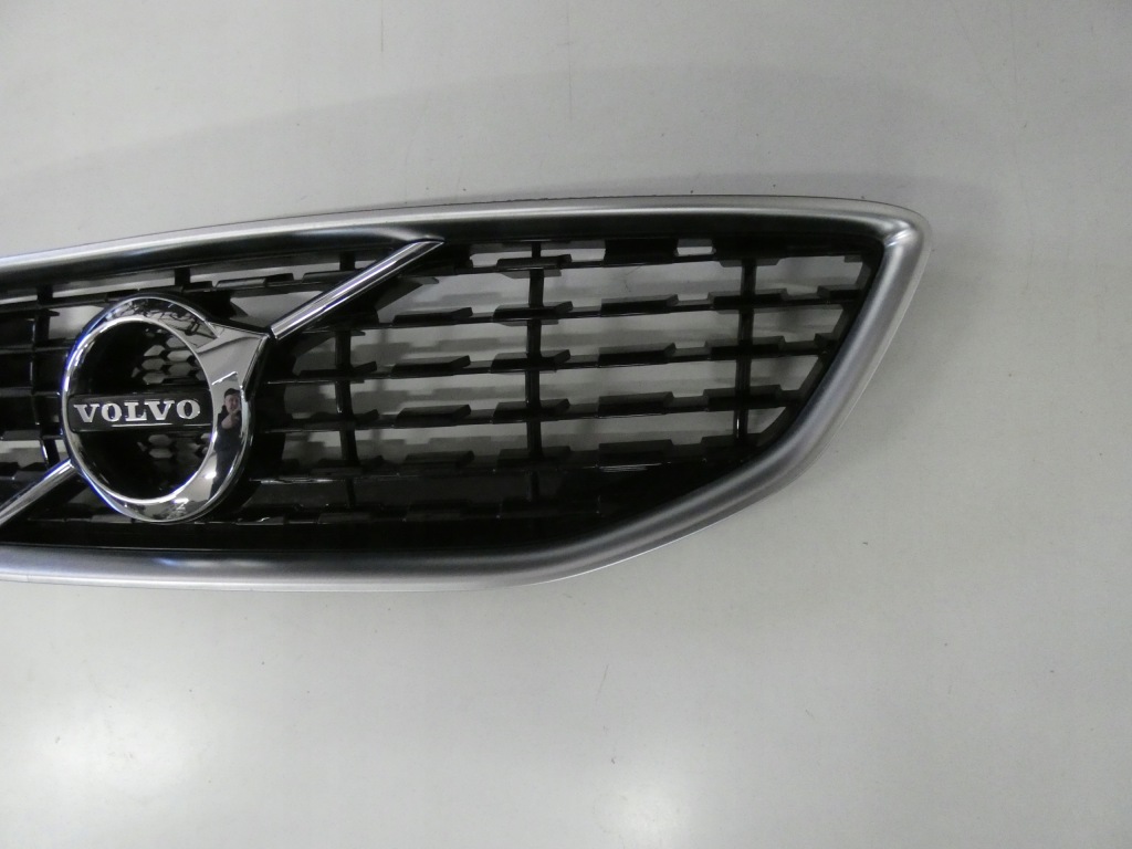 фото №3, Решітка радіатора, решітка радіатора volvo v-40 r-design lift радар