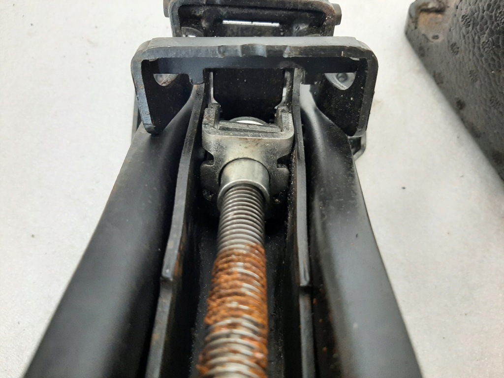 Вкладыш багажника porsche cayenne touareg 7l0012112 Киев