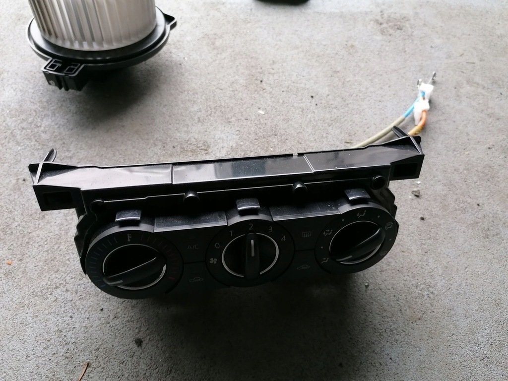 фото №1, Mazda 2 iii 14-. панель управление обдув кондиционер