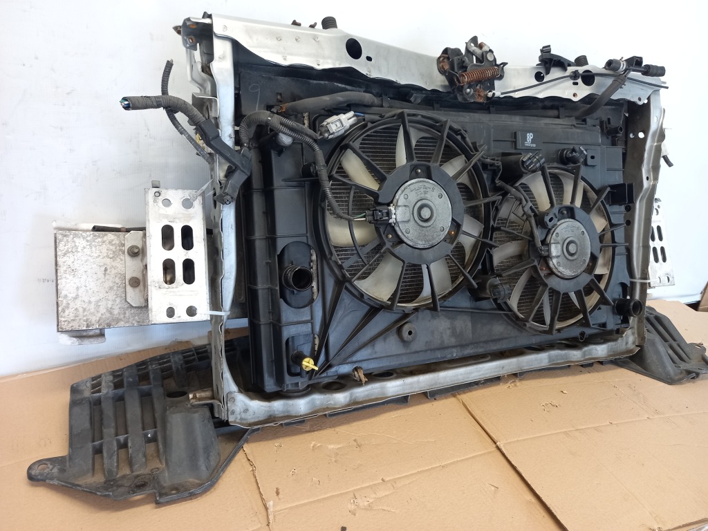 Ремень передний балка комплект радиатор toyota prius plus 1.8 hybrid 2011-2014 Недорого