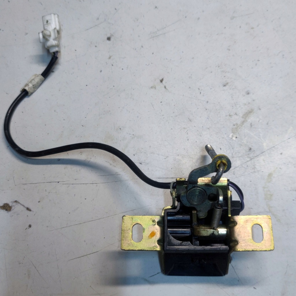 фото №1, Mazda tribute замок крышки стекло