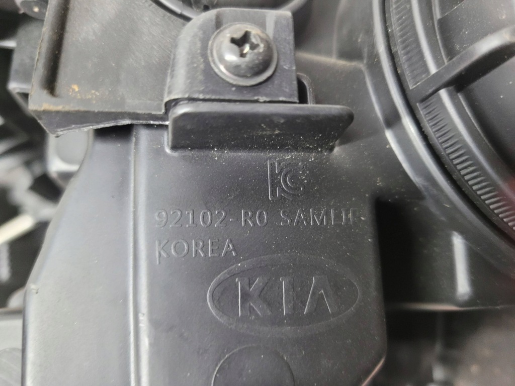 Kia carnival iv передня фара правий 92102r0 Київ