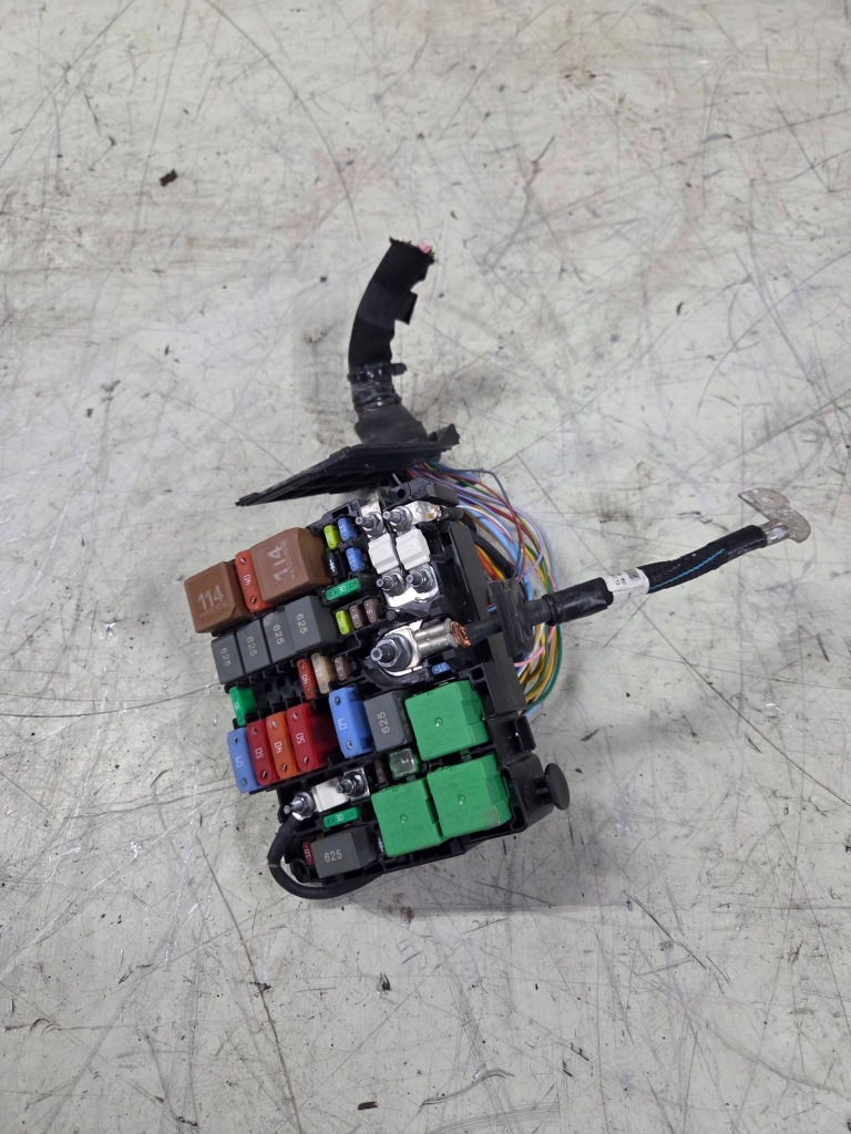 Купить Opel mokka b 2023 рамка / модуль предохранителей