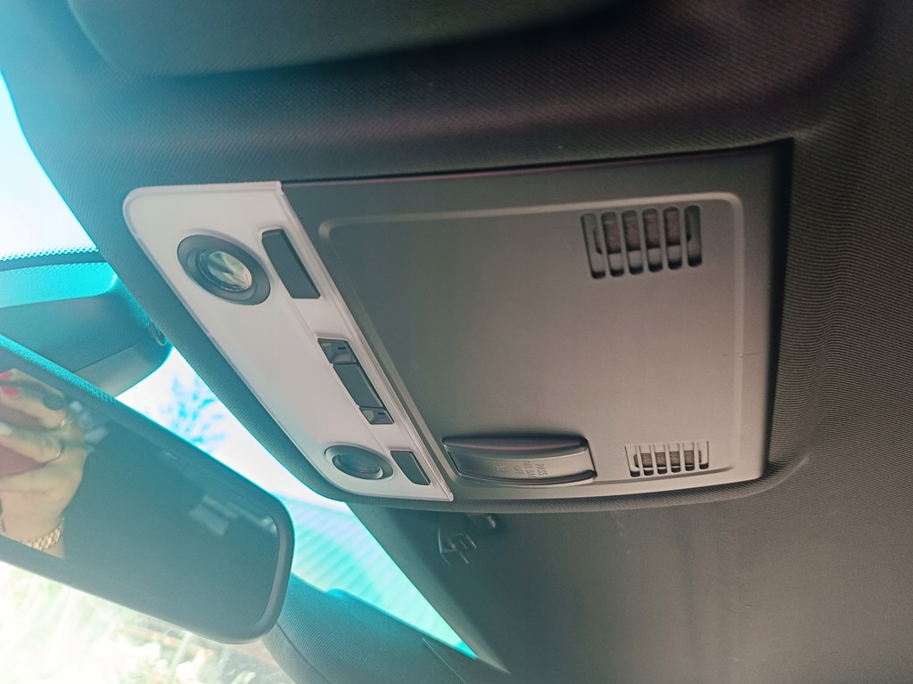 фото №1, Bmw e91 лампа потолочный czarna