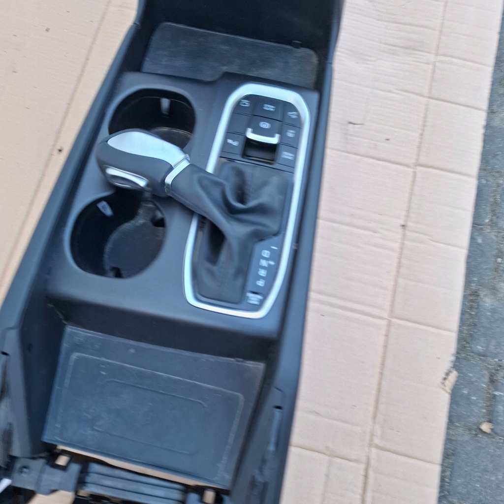 фото №5, Hyundai santa fe iv 4 18- підлокітник тунель панель декори зарядний пристрій