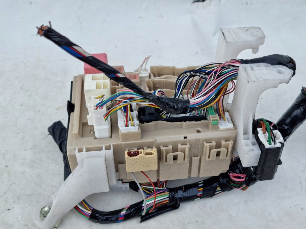 фото №1, Toyota verso lift 1.6 d4d коробка предохранителей