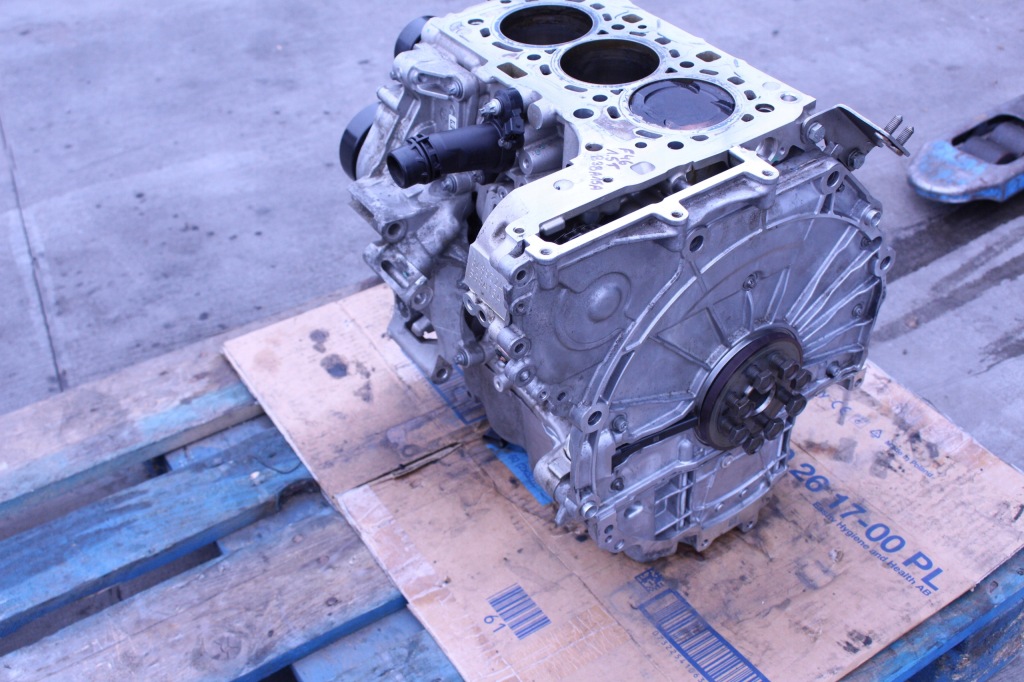 Блок 1.5t b38a15a bmw f46 Оригинал