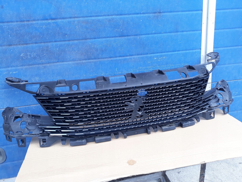 фото №1, Решётка радиатора peugeot 3008 ii 20-22