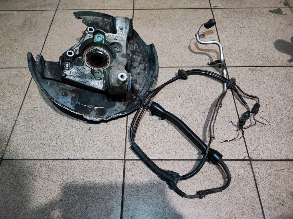 фото №1, Ступиця поворотний кулак лівий задня audi a6 c5 s6 4.2 v8