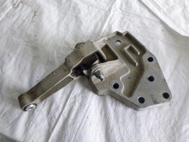 фото №1, Кронштейн подушка двигуна range rover evoque 2.o