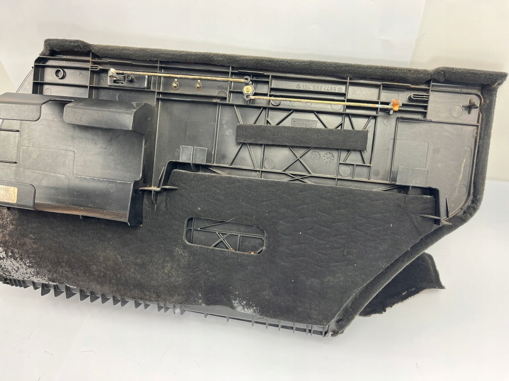 фото №9, Обшивка правый чёрный багажника обивка mercedes w124 kombi s124 1246924489