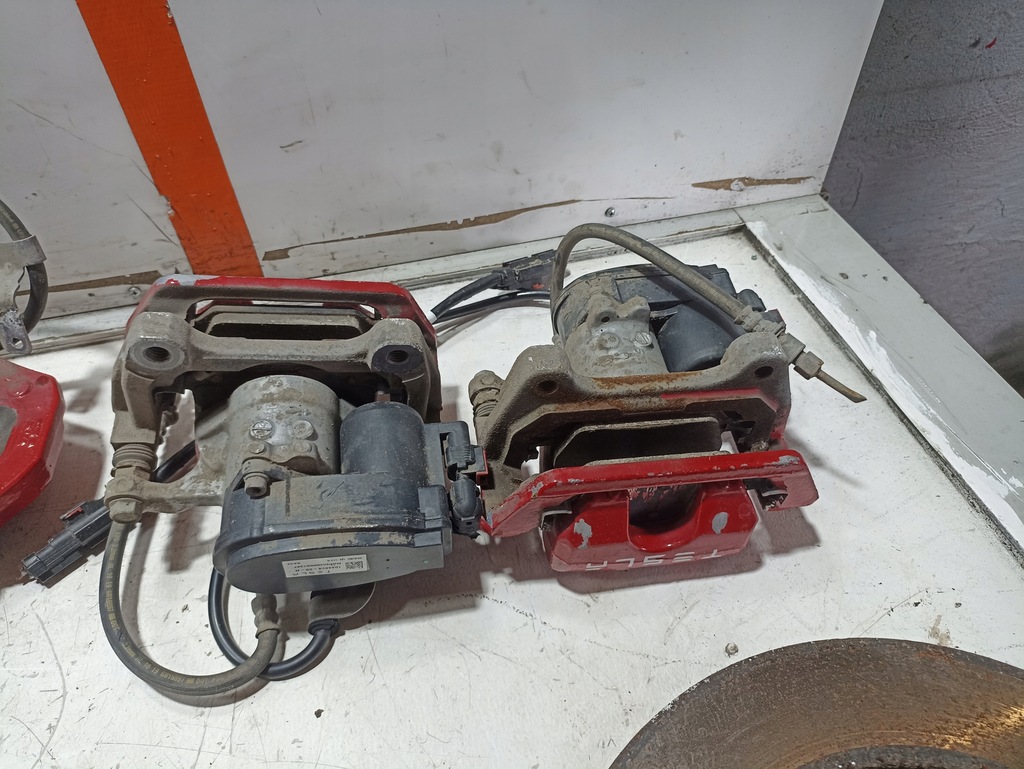 фото №15, Tesla model 3 суппорты тормозные диски тормозные