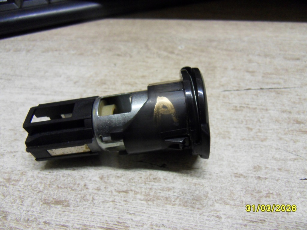 Разъём прикуривателя 12v w консоль vw caddy v 2k7 Цена