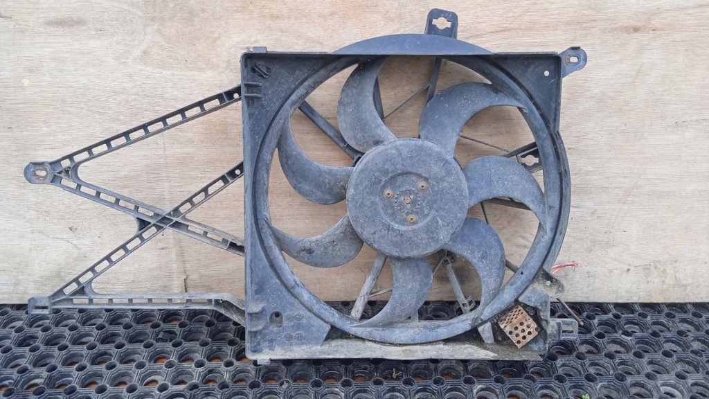 Astra h 1.6b вентилятор радіатора 13205946 Зі Шроту