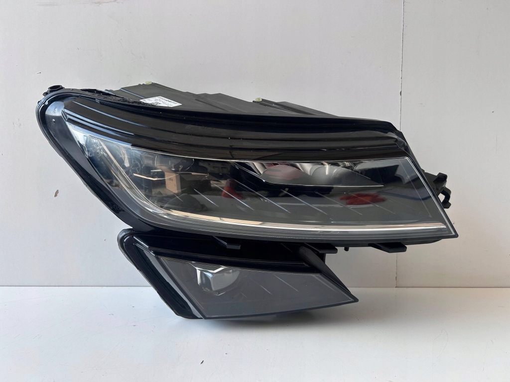 фото №1, Skoda kodiaq 566 лампа правая перед 566941016 f оригинал