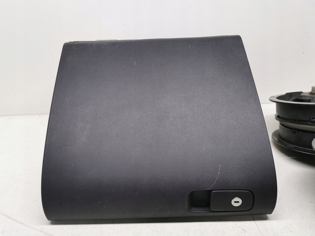 фото №1, Бардачок пасажира volkswagen golf v pius 5m1857097 all/w/g