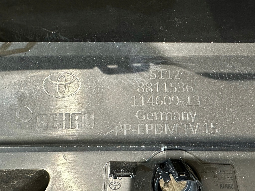 фото №10, Toyota supra задній спойлер дифузор 51128811536