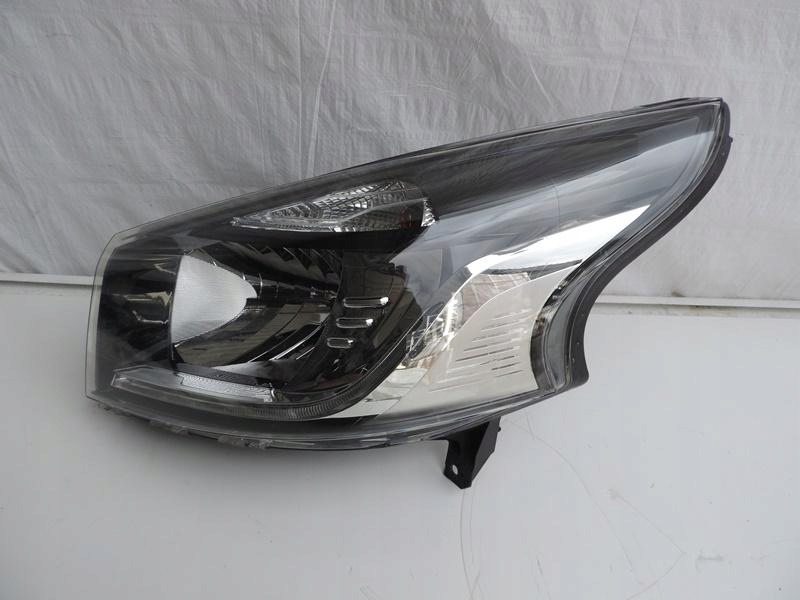 Купити Фара перед ліва opel vivaro 3 led 260604842r