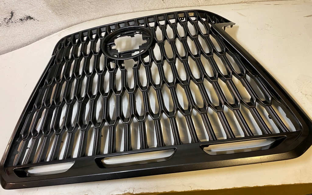 Решітка радіатора lexus nx новий model Оригінал