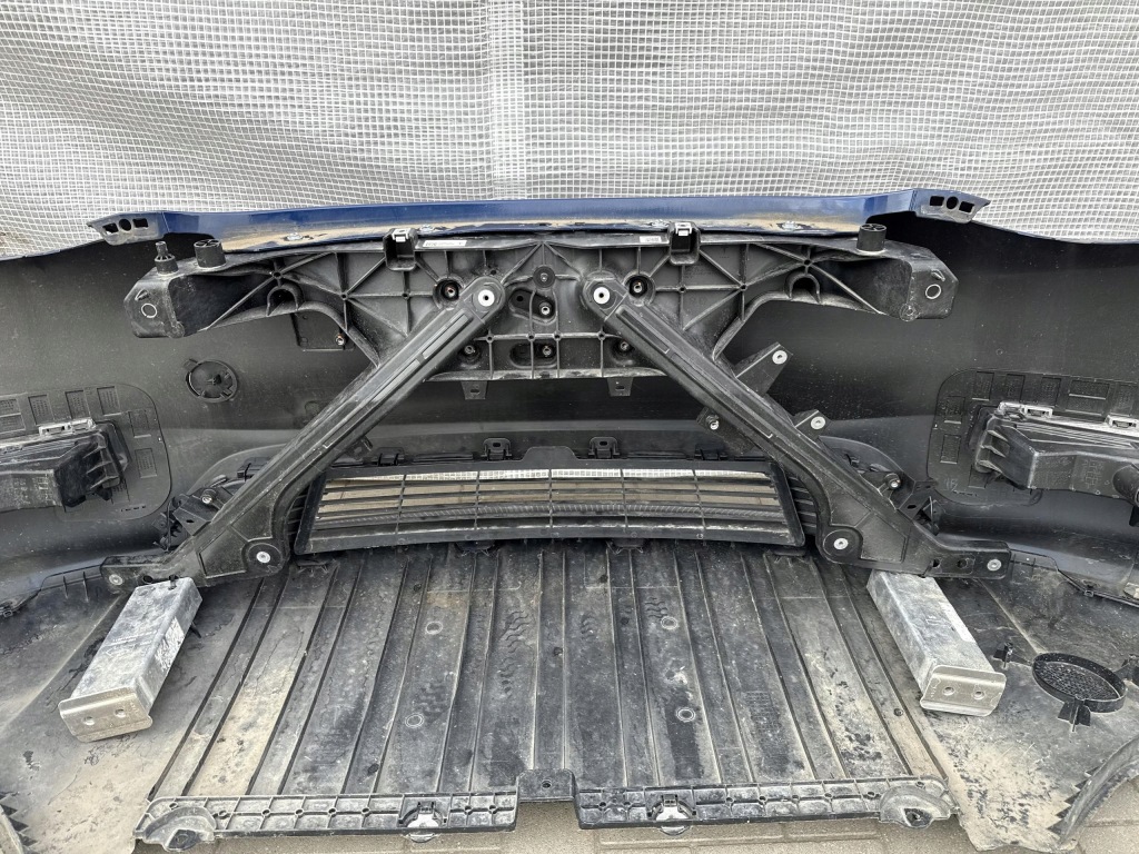 Tesla model y бампер передній перед Зі Шроту