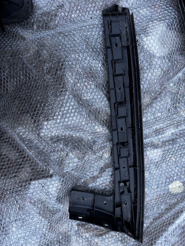 фото №1, Направляющая бампера правый задняя оригинальный номер - bentley continental gt gtc flying spur 05-