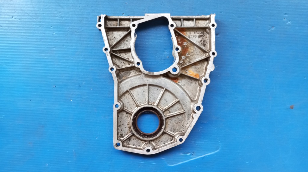 1739432 bmw 3 e36 кабриолет  1.8 крышка корпус распределительного вала Недорого