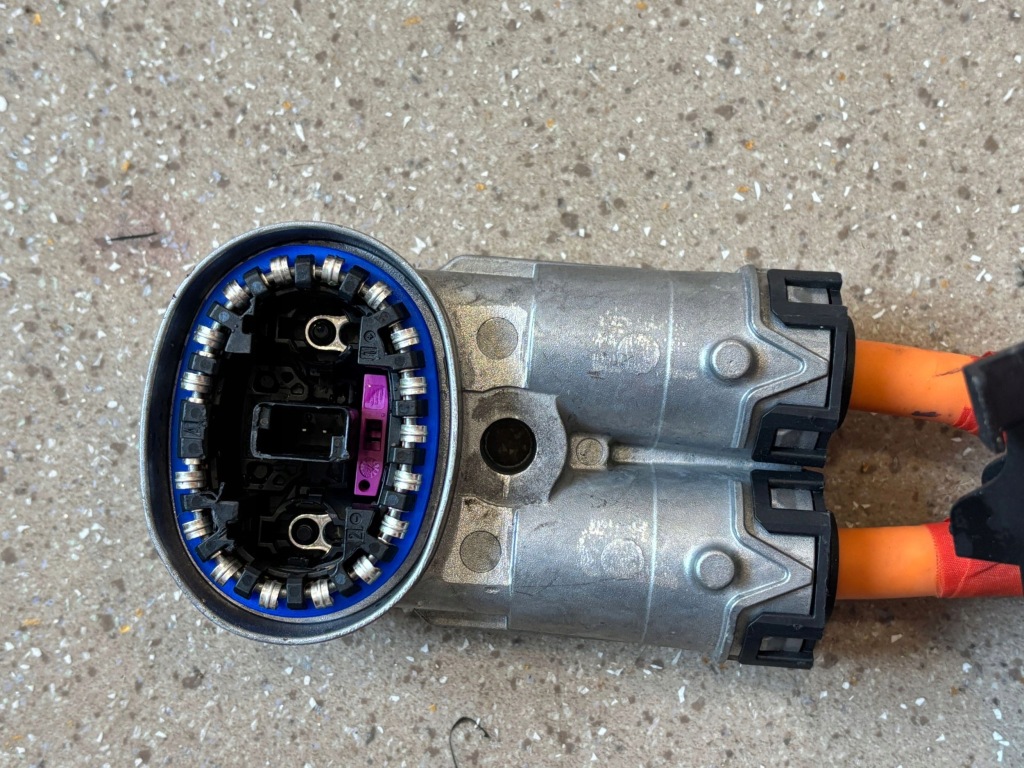 Шланг wysokiego напряжения bmw x1 u11 5a1c8d7 в Украине