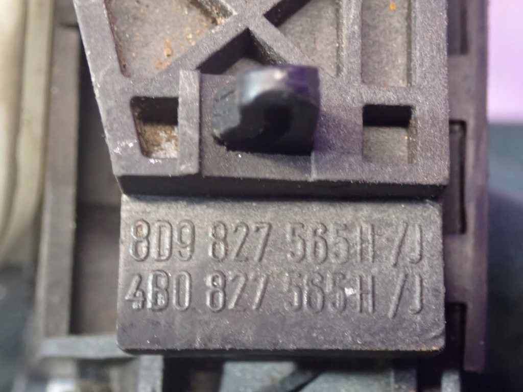 фото №5, Audi a3 8l hb 3d 96-00 ручка задня кришки 8d9827565h