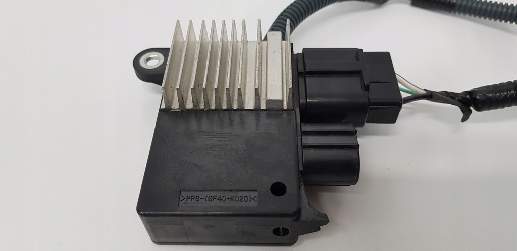 фото №11, Yaris iii 11-20 гібрид 1,5 блок керування вентилятора 89257-12020