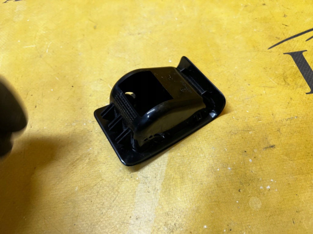 Заглушка накладка накладка isofix mercedes c w205 Оригинал